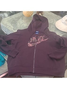 NIKE WOMEN'S PURPLE LOGO MEDIUM HOODED ZIP UP SWEATER LIKE NEW